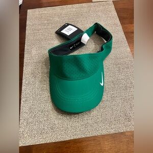 Nike Aerobill Visor.. Kelly Green.  New with‎ tags.